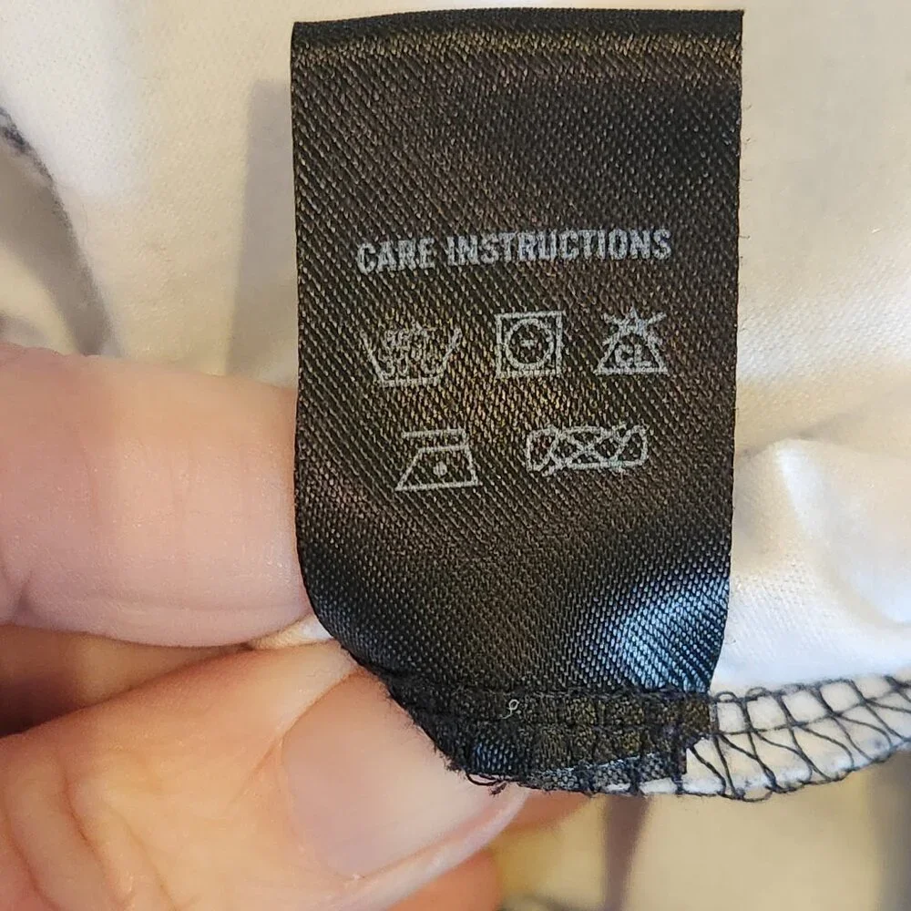 .Black & White Split Crop T-Shirt from HOT TOPIC - Picture 8 of 8